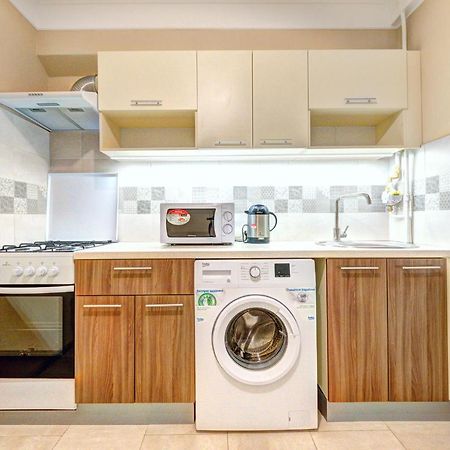 Apartments Near Ocean Plaza Druzhby Narodov Boulevard 8A Kiev Bagian luar foto