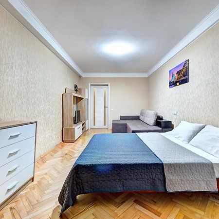 Apartments Near Ocean Plaza Druzhby Narodov Boulevard 8A Kiev Bagian luar foto