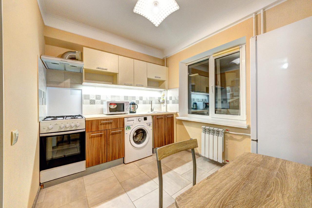 Apartments Near Ocean Plaza Druzhby Narodov Boulevard 8A Kiev Bagian luar foto