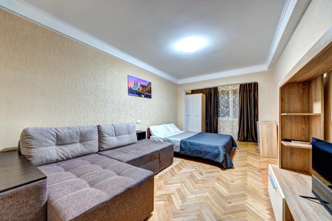 Apartments Near Ocean Plaza Druzhby Narodov Boulevard 8A Kiev Bagian luar foto
