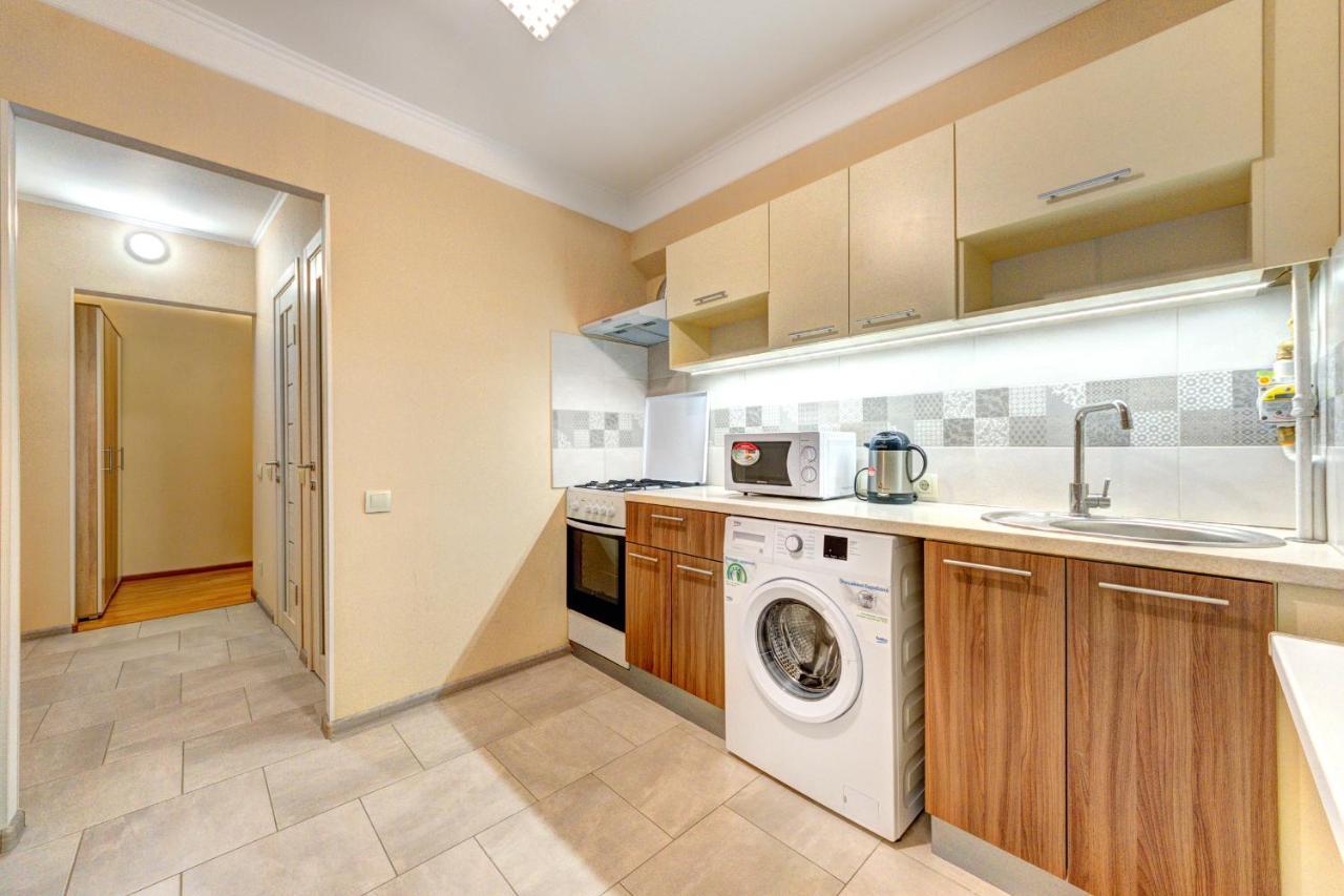 Apartments Near Ocean Plaza Druzhby Narodov Boulevard 8A Kiev Bagian luar foto