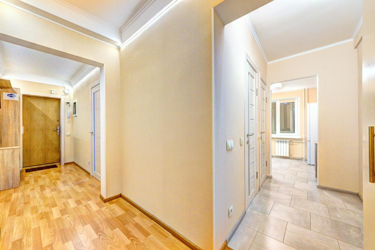 Apartments Near Ocean Plaza Druzhby Narodov Boulevard 8A Kiev Bagian luar foto