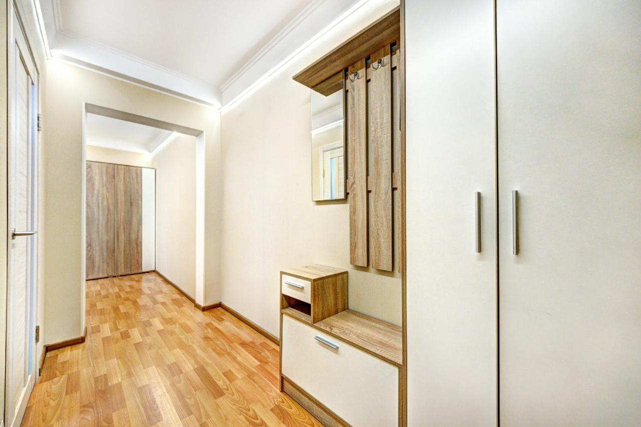 Apartments Near Ocean Plaza Druzhby Narodov Boulevard 8A Kiev Bagian luar foto
